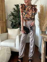 Load image into Gallery viewer, Black floral Crop 00101