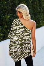 Load image into Gallery viewer, Green off shoulder Top 50001