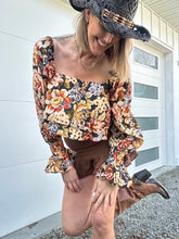 Load image into Gallery viewer, Floral flowy Blouse 00045