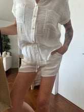 Load image into Gallery viewer, White Linen Button Down 00075