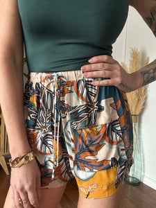 Fun and Flirty Short 00028