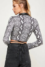 Load image into Gallery viewer, Snake print wrap top 001199